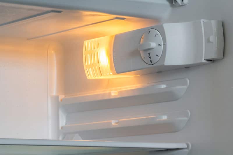 Thermostat à l'intérieur d'un frigo