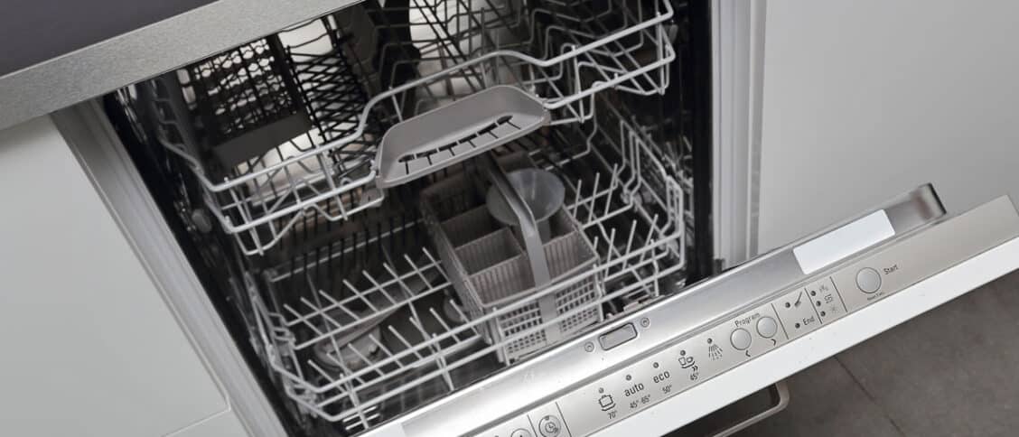 Zoom sur un lave-vaisselle ouvert